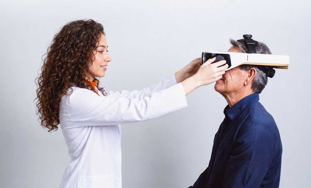 2EyesVision-clinical-application-specialist-of-SimVis-Gekko-visual-simulator-medtech-alineando-1