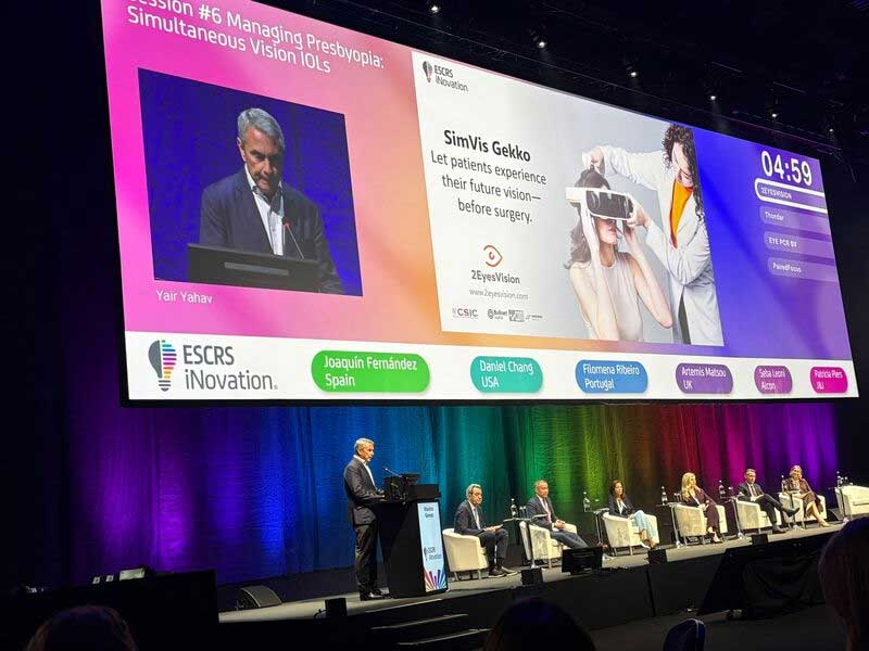 Máximo Gómez, CEO of 2EyesVision, presenting SimVis Gekko at ESCRS iNovation Day 2026 in London